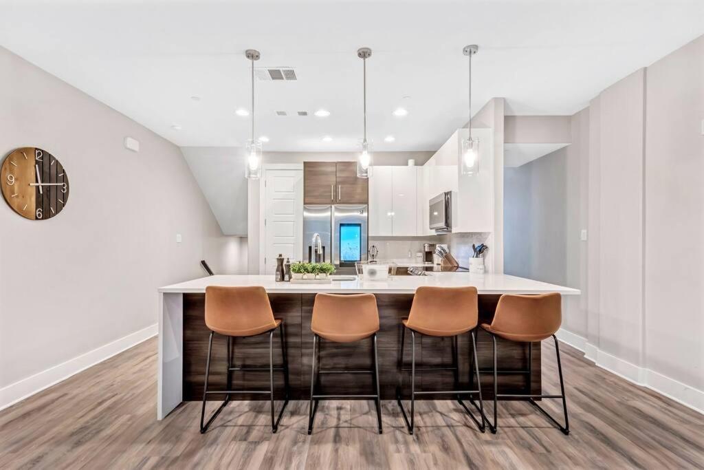 Private Rooftop Patio + 4 Story Home In Downtown Fw ฟอร์ตเวิร์ท ภายนอก รูปภาพ