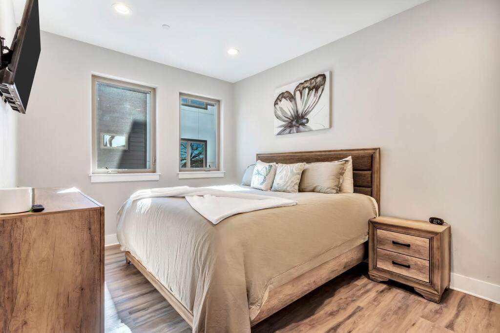 Private Rooftop Patio + 4 Story Home In Downtown Fw ฟอร์ตเวิร์ท ภายนอก รูปภาพ
