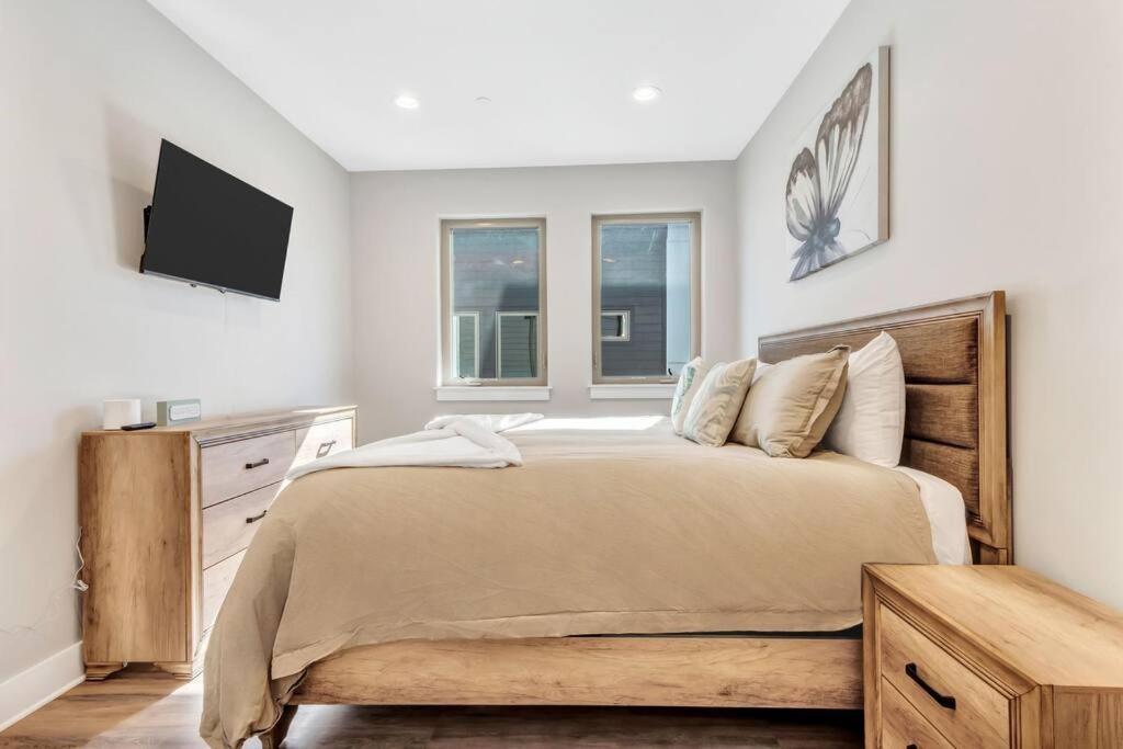 Private Rooftop Patio + 4 Story Home In Downtown Fw ฟอร์ตเวิร์ท ภายนอก รูปภาพ